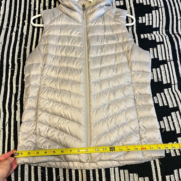 The North Face Light Gray 700 Full Vest - Picture 9 of 15